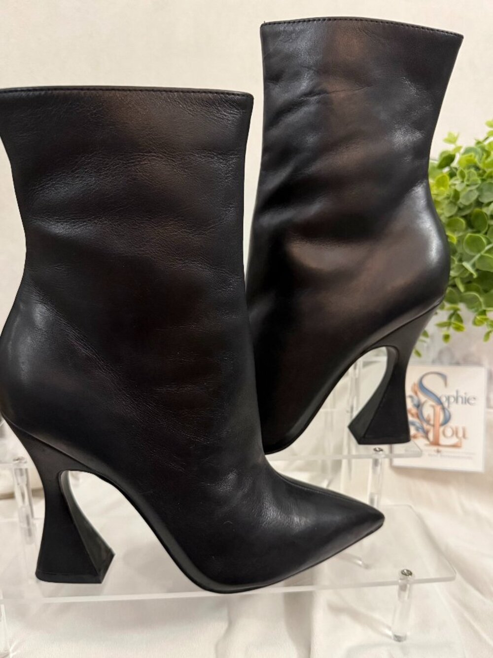 Steve Madden VIVY Black Leather Pointed-Toe Sculptural Heel Ankle Boots 7M NEW
